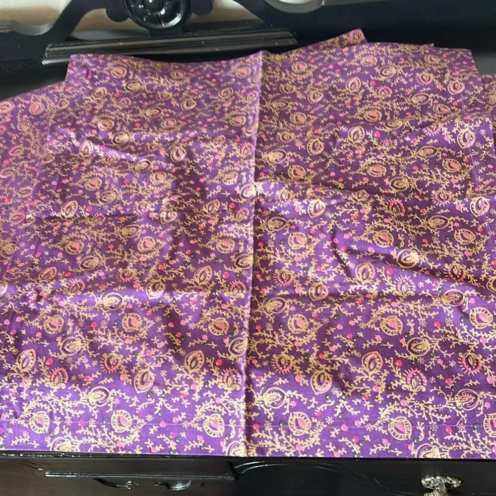 Pottery Barn Purple Table Runner + 6 Napkins
